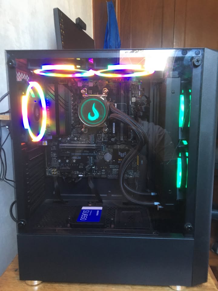 PC Ryzen 9 — frente com RGB