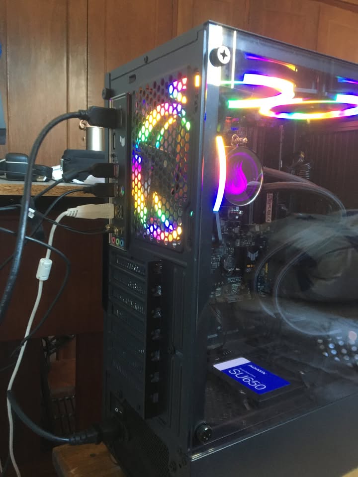 PC lateral com RGB